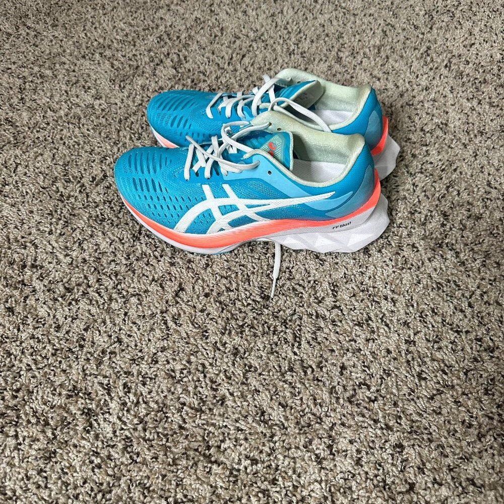 Zapatillas de running Asics Novablast para mujer - Picture 3 of 8